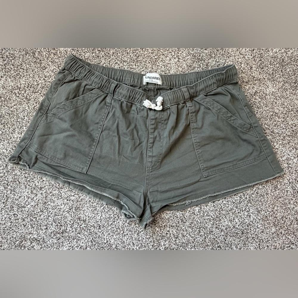 No Boundaries Olive Green Frayed Hem Shorts | XXL (20)
